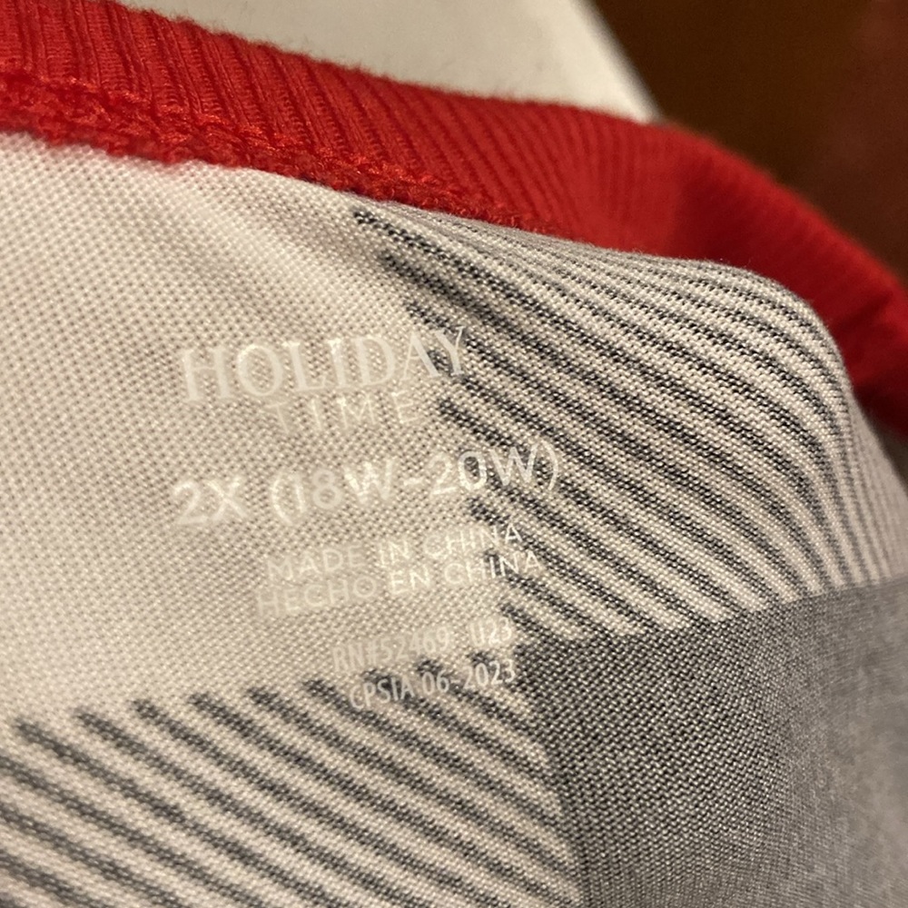 NWT 2X Black & White Plaid Pajamas with Red Trim - Picture 10 of 12